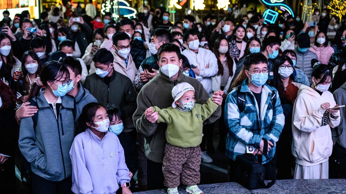 V Číně se podle médií během prosince nakazilo covidem čtvrt miliardy lidí